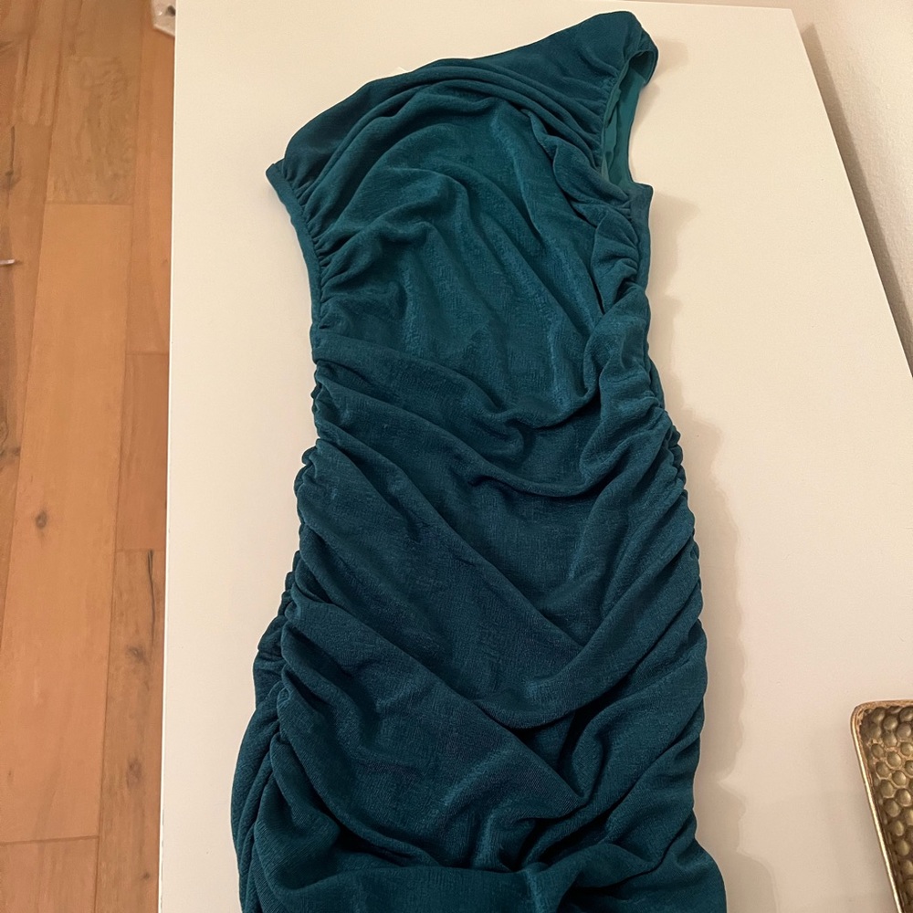 Tight one shoulder mini green dress